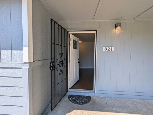 Foto del edificio - 821 S 117th St