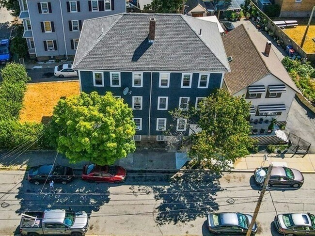 Foto del edificio - 8 Acushnet Ave