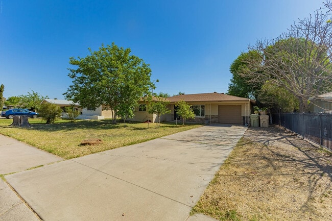 Building Photo - 7733 N 60th Ave