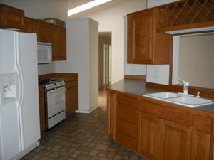 Building Photo - Ranch Style 3 Bedroom/2 Bath Home With Uni...