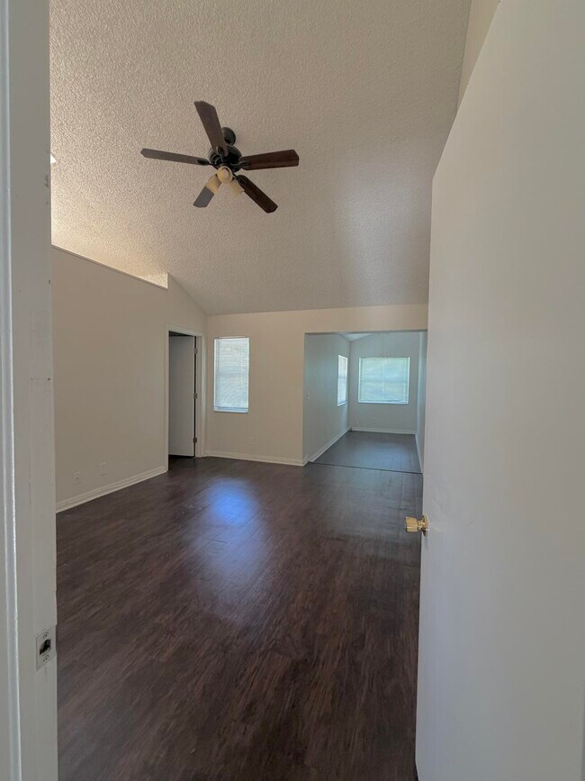 Foto del edificio - 13790 Bottlebrush Ct
