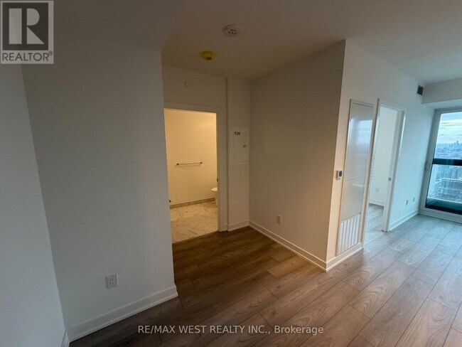 Building Photo - 252 Church St