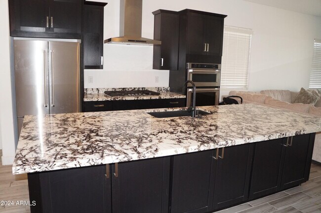 Foto del edificio - 10864 W Marshall Ave