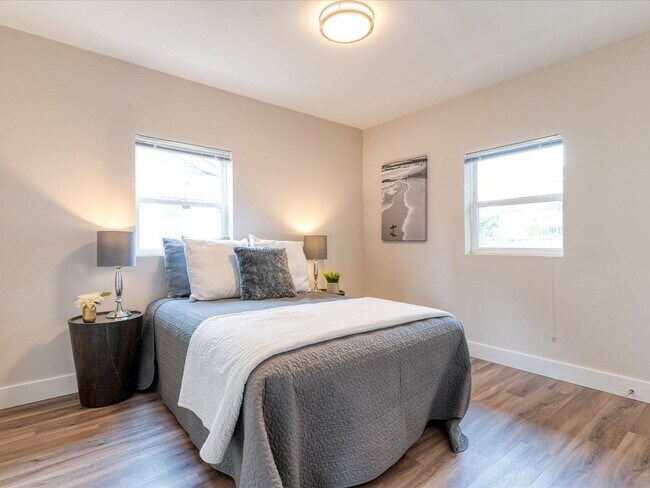 Foto del edificio - Beautifully remodeled corner lot Roosevelt Home