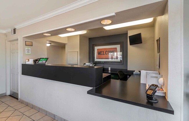 Building Photo - Furnished Studio-Kansas City - Shawnee Mission