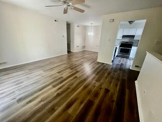 Foto del edificio - 1504 Ralston Dr