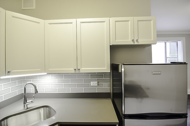 Foto del edificio - 817 W Lakeside Pl