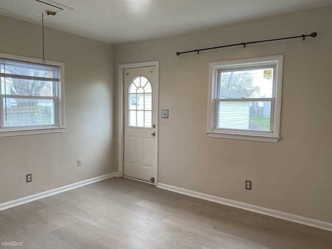 Building Photo - 3 br, 1 bath House - 13723 Hendricks Ave