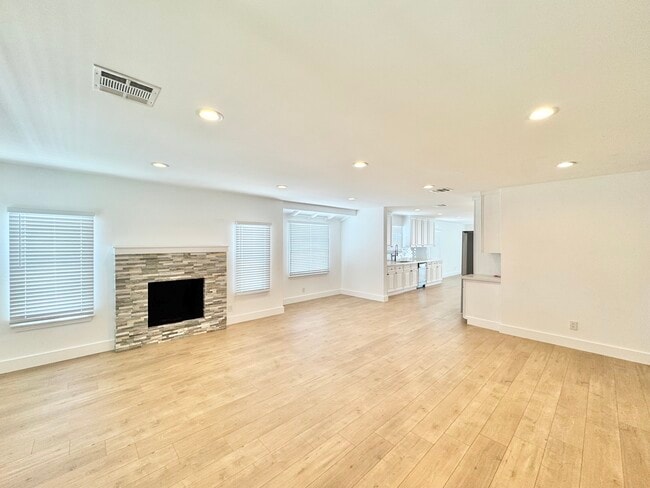 Building Photo - 5937 Ranchito Ave