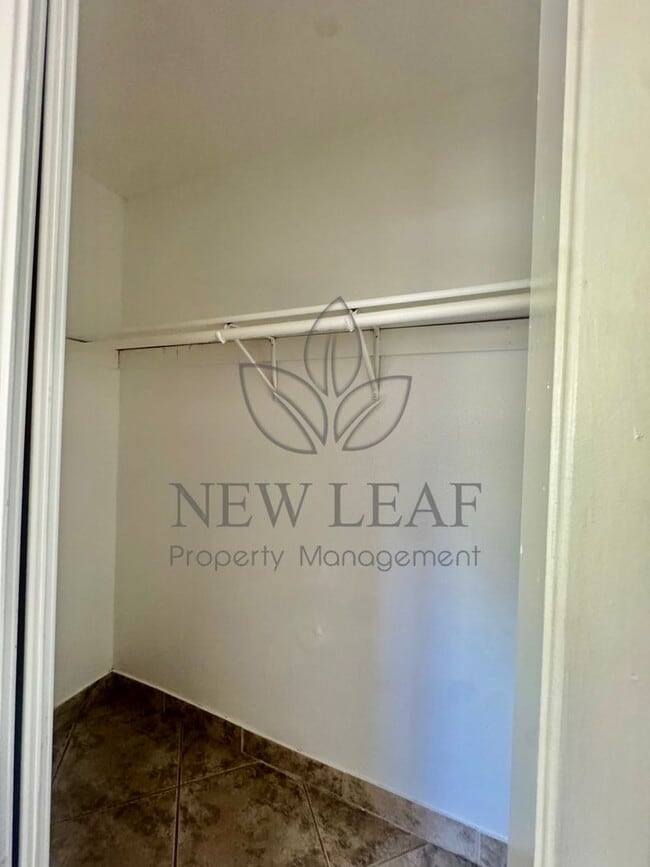 Building Photo - 653 W Fernleaf Ave