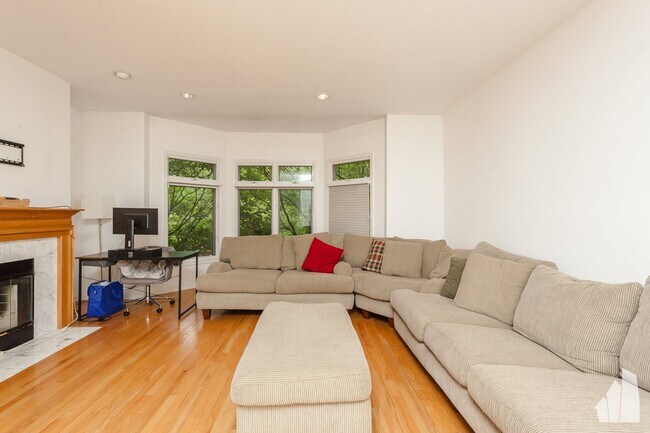 Foto del edificio - 1351 W Altgeld St