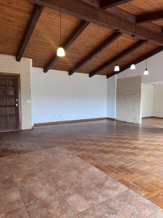 Foto del edificio - 4790 Sand Canyon Rd