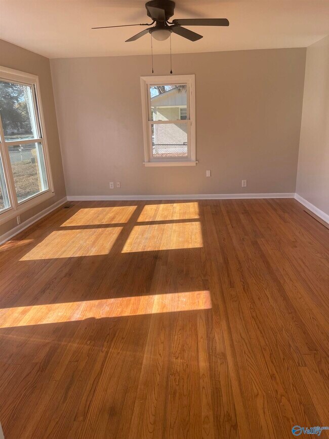 Foto del edificio - 5216 Mastin Lake Rd NE