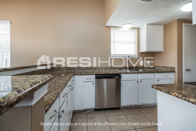 Foto del edificio - 15926 Willbriar Lane