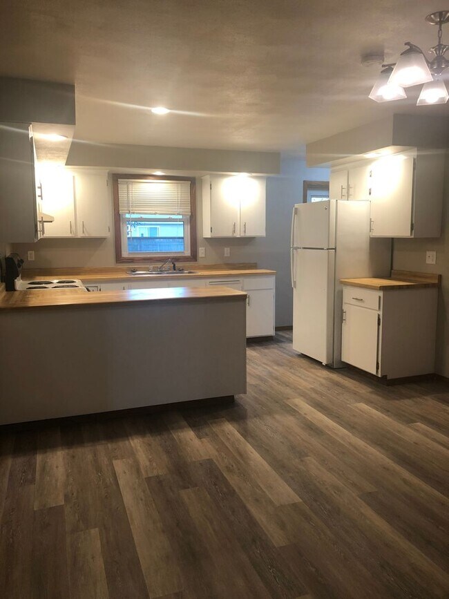 Foto del edificio - 1336 Meadow Ln