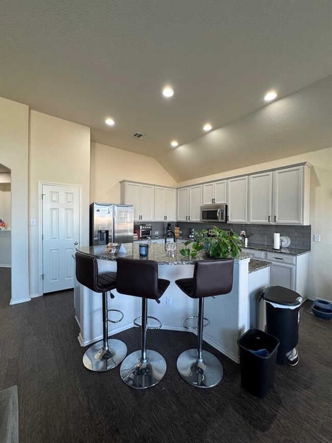 Building Photo - 401 Hyltin St