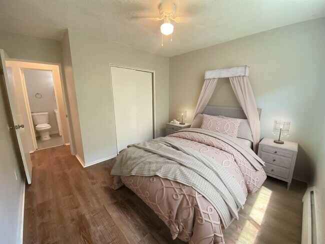 Foto del edificio - 1430 N Moline St