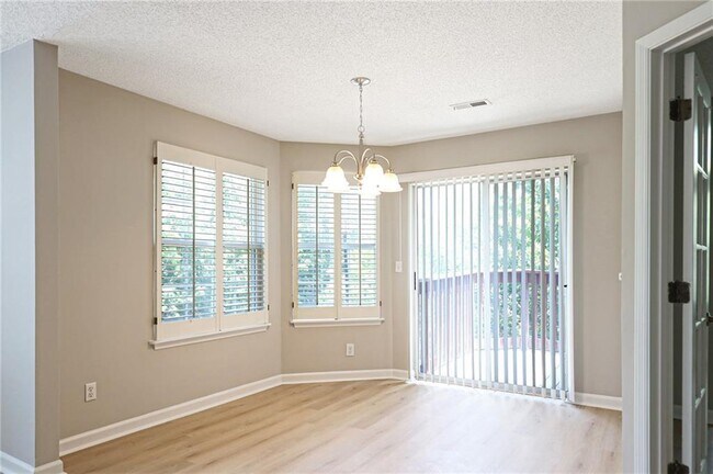 Foto del edificio - 901 Wentworth Ct