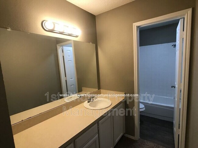 Foto del edificio - 7713 Jennifer Ln