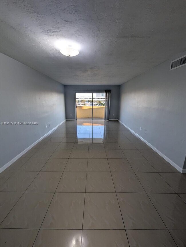 Foto del edificio - 7410 SW 82nd St