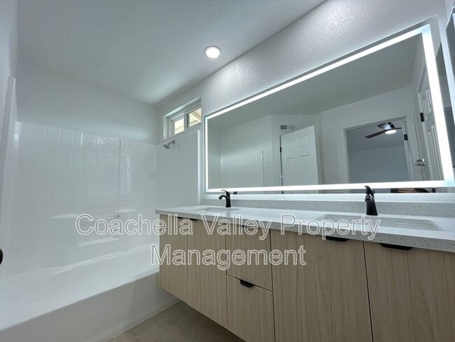 Foto del edificio - 47675 Azalea St