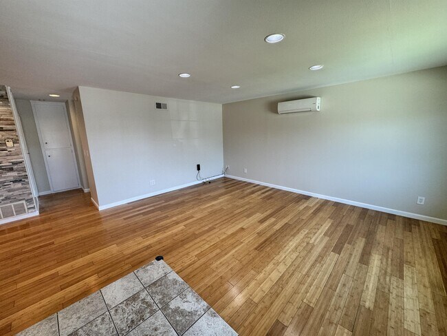 Building Photo - 3991 Rene Dr