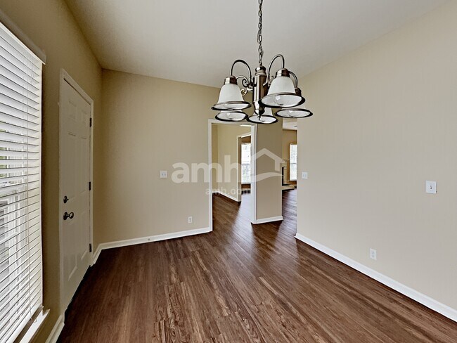 Building Photo - 7409 Campton Rd