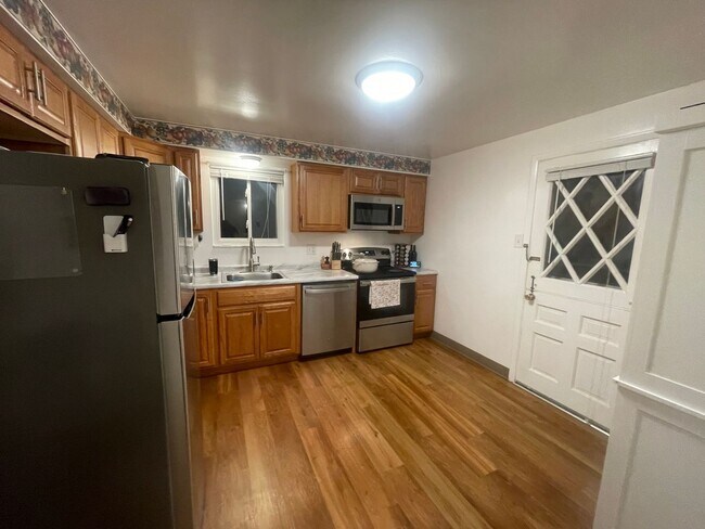 Building Photo - Quality Duplex in Excellent Neighborhood
