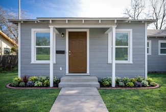 Building Photo - 936 Poinsettia St