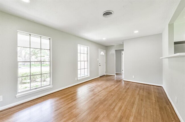 Building Photo - 9631 Bundy Ln