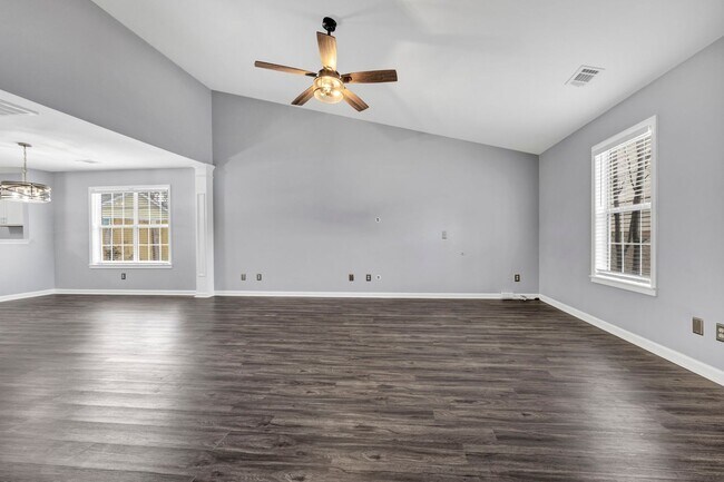 Building Photo - CHAPIN SCHOOLS! RENOVATED TWO BEDROOM