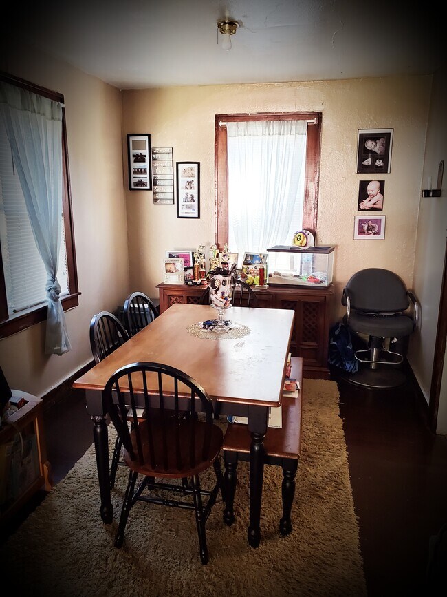 dining - 153 W College St