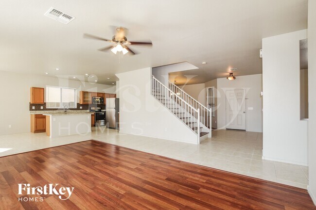 Foto del edificio - 15029 W Larkspur Dr