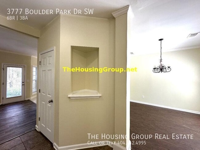 Building Photo - 1 Free Month Rent + 13 Month Lease