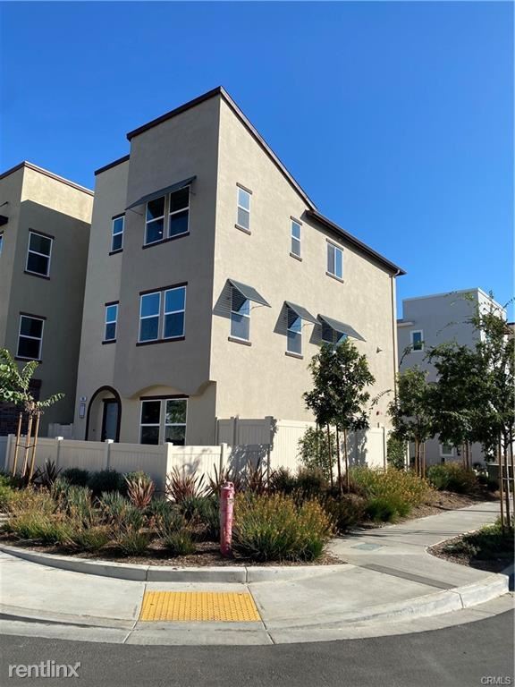 Primary Photo - 3 br, 3.5 bath Townhome - 700 Sienna Way