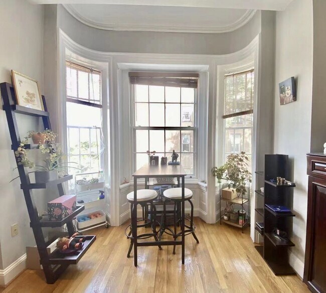 Foto del edificio - Beautiful 1-Bedroom Apartment in Fairmount...