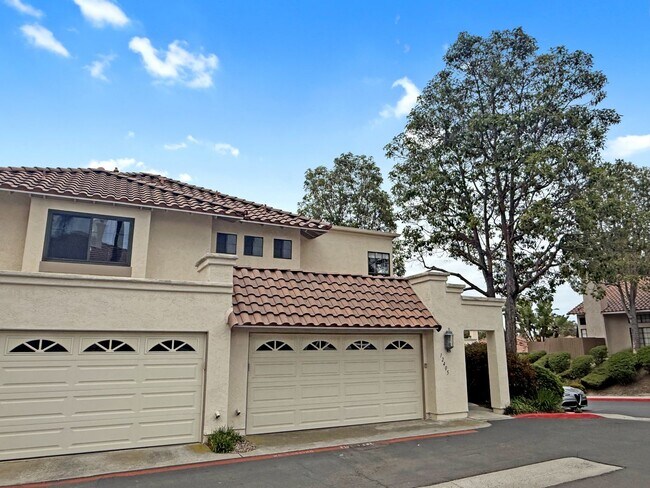 Building Photo - Stunning 3B/3BA Townhome in Carmel Valley!