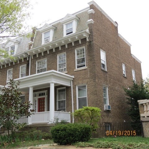 Foto del edificio - 1662 Hobart St NW