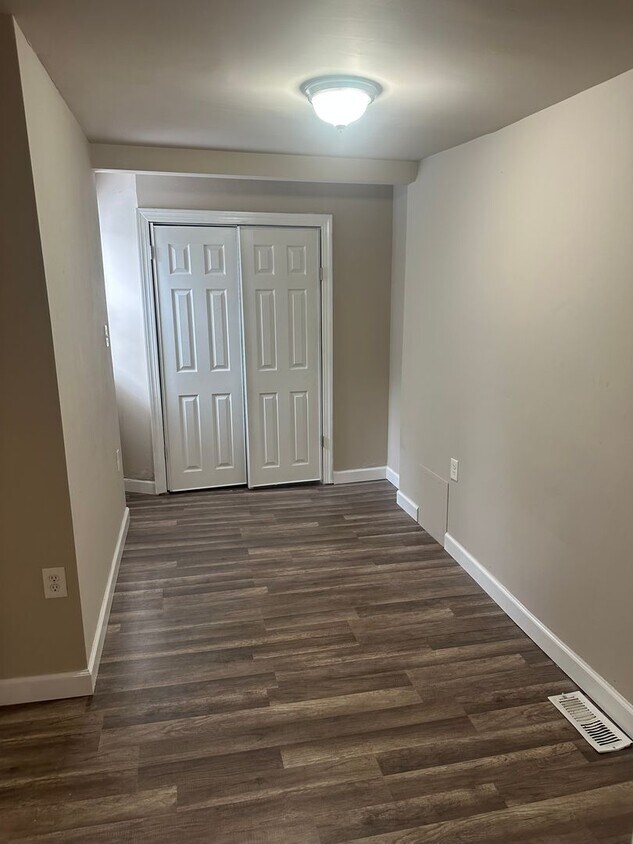 Foto principal - Remodeled End Unit - Baltimore