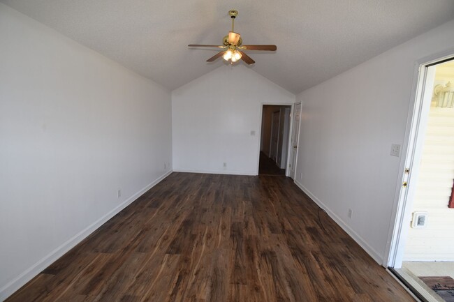 Building Photo - 3 Bedroom Home For Rent Near Post!