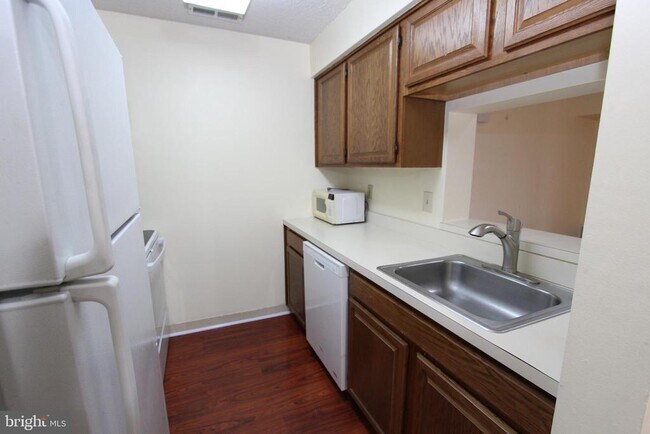 Foto del edificio - 5017-5017 Ravens Crest Dr