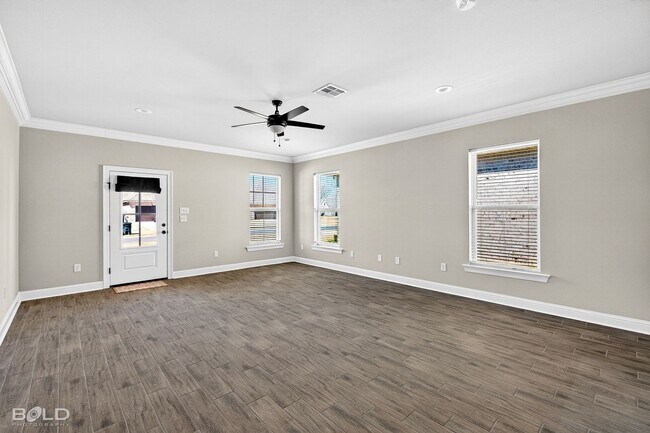 Building Photo - 766 Crozier Dr