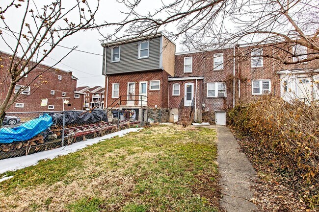 Foto del edificio - 3 bedroom, 1 bath charming townhome in Wilmington