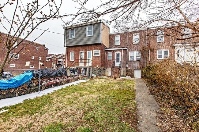 Photo - 3 bedroom, 1 bath charming townhome in Wilmington