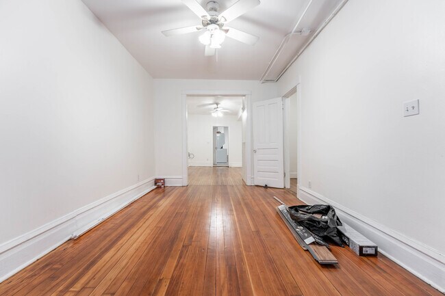 Foto del edificio - 2436 W Moffat St