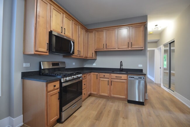 Building Photo - 4113 N Damen Ave