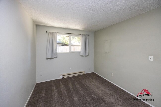 Building Photo - 8205 SE 23rd Ave