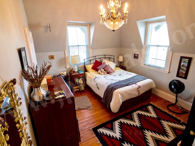 Building Photo - 271 Chestnut St