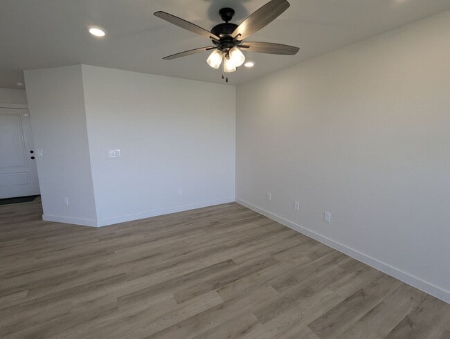 Building Photo - Luxury 3/2/1 in Wolfforth