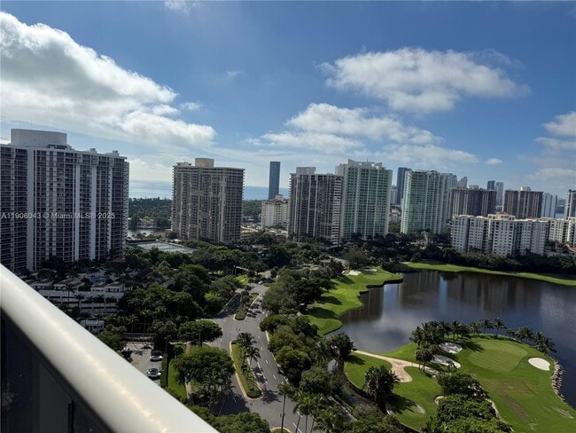 Foto del edificio - 3675 N Country Club Dr